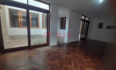 Casa De 467 M² Totales Con Zre – Perfecta Para Comercio, Taller O Multifamiliar