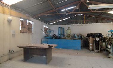 SE RENTA LOCAL COMERCIAL DE 700 M2 UBICADO EN SANTIAGO CUAUTLALPAN.