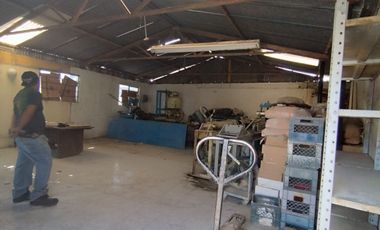 SE RENTA LOCAL COMERCIAL DE 700 M2 UBICADO EN SANTIAGO CUAUTLALPAN.