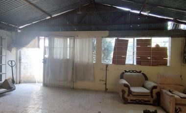 SE RENTA LOCAL COMERCIAL DE 700 M2 UBICADO EN SANTIAGO CUAUTLALPAN.