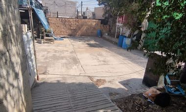 SE RENTA LOCAL COMERCIAL DE 700 M2 UBICADO EN SANTIAGO CUAUTLALPAN.
