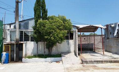 SE RENTA LOCAL COMERCIAL DE 700 M2 UBICADO EN SANTIAGO CUAUTLALPAN.