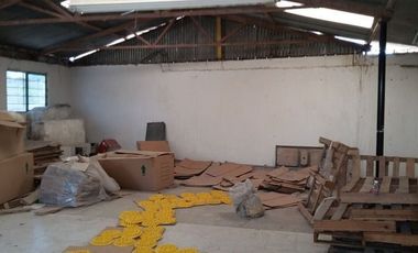 SE RENTA LOCAL COMERCIAL DE 700 M2 UBICADO EN SANTIAGO CUAUTLALPAN.