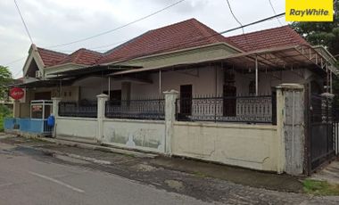 Rumah Hook Dijual di Jl Pepelegi Indah, Sidoarjo