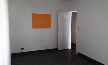 EXCELENTE PROPIEDAD CASA MULTIFAMILIAR  MAS DEPARTAMENTO Y  LOCAL COMERCIAL LISTO PARA HABITAR EN BUENA UBICACIÓN