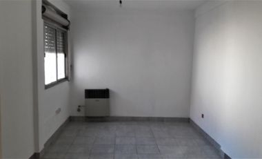 EXCELENTE PROPIEDAD CASA MULTIFAMILIAR  MAS DEPARTAMENTO Y  LOCAL COMERCIAL LISTO PARA HABITAR EN BUENA UBICACIÓN