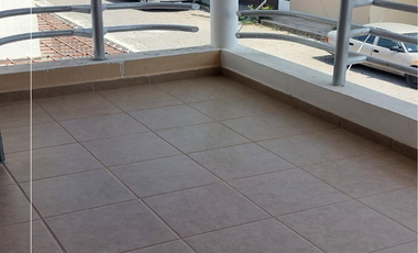 CASA-HABITACIÓN CON BODEGA EN VENTA, LOS SAUCES, TEPIC.(F)
