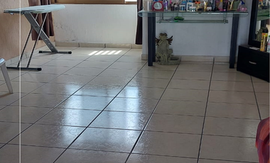 CASA-HABITACIÓN CON BODEGA EN VENTA, LOS SAUCES, TEPIC.(F)