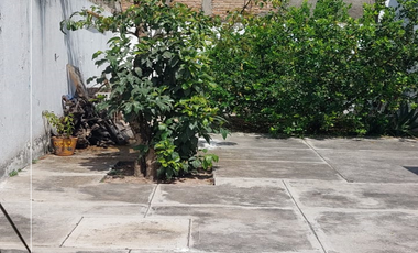 CASA-HABITACIÓN CON BODEGA EN VENTA, LOS SAUCES, TEPIC.(F)