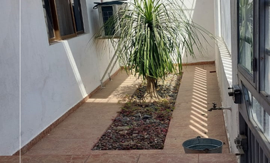 CASA-HABITACIÓN CON BODEGA EN VENTA, LOS SAUCES, TEPIC.(F)