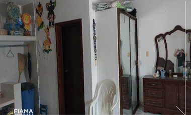 CASA-HABITACIÓN CON BODEGA EN VENTA, LOS SAUCES, TEPIC.(F)