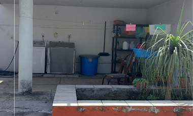CASA-HABITACIÓN CON BODEGA EN VENTA, LOS SAUCES, TEPIC.(F)