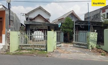 Dijual Rumah SHM di Jalan Pakis Surabaya Barat