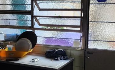 EXCELENTE CHALET DE 5 AMBIENTES .