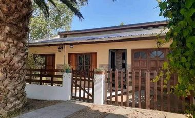 Casa en venta - 2 Dormitorios 1 Baño - Cochera - 439Mts2 - San Clemente del Tuyú