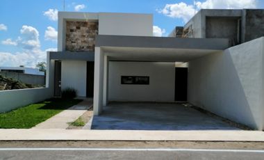 FRACC. NADIRA, PRIVADA RESIDENCIAL EN CONKAL, 3 RECÁMARAS