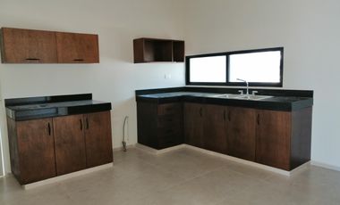 FRACC. NADIRA, PRIVADA RESIDENCIAL EN CONKAL, 3 RECÁMARAS