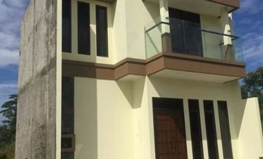 TOWN HOUSE 2 LANTAI CIKARET CIBINONG 800 jutaan