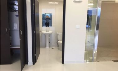 OFICINA DE 90 M2 EN COSTA DEL ESTE, TORRE BOULEVARD