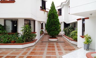 casa en venta en ciudad jardín. Cod V25213