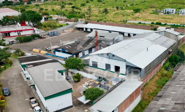 Venta de Terreno con edificaciones - Plaza Comercial -  Vía a Montecristi - Manta