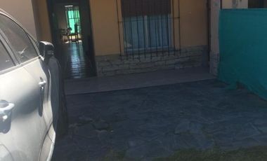 Casa con Departamento en venta en Moreno Sur