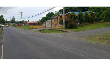 Se Vende Casa De Esquina para Uso Comercial en La Chorrera de 675  mt2