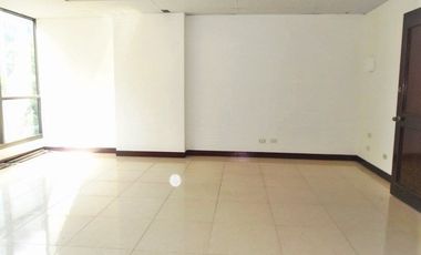PR11715 OFICINA A LA VENTA EN SECTOR DE MILLA DE ORO / EL POBLADO.