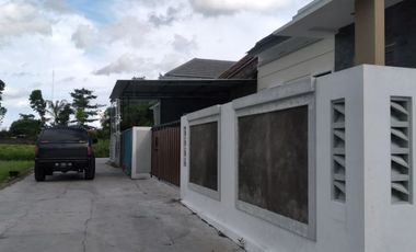 RUMAH SIAP HUNI BARU DIJUAL CEPAT DEKAT JALAN MANISRENGGO
