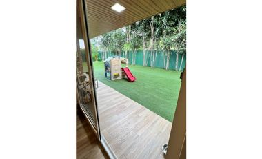 SE VENDE CASA EN COSTA DEL ESTE