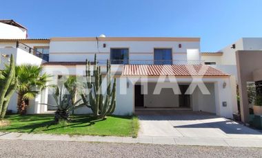 Casa de dos plantas en venta en Loreto Residencial, Hermosillo, Sonora.