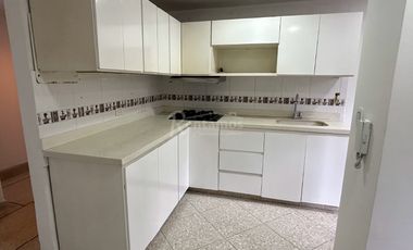 apartamento en arriendo en patio bonito. Cod A776031