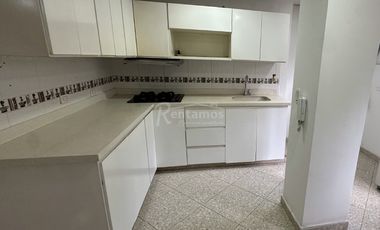 apartamento en arriendo en patio bonito. Cod A776031