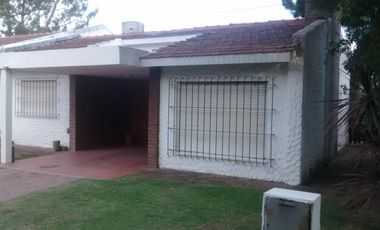 Casa en venta - 2 Dormitorios 1 Baño - Cochera - 200Mts2 - Country Hipocampo, Villa Gesell
