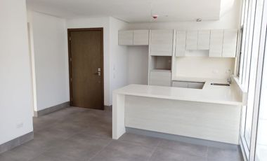Suite de venta en el Edificio Agora 21, sector Mall del Sol, 1 parqueo.