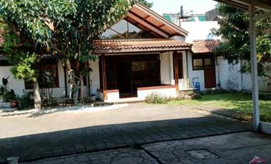 DISEWAKAN RUMAH COCOK BUAT RESTO DLL @ JL RIAU BANDUNG