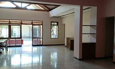 DISEWAKAN RUMAH COCOK BUAT RESTO DLL @ JL RIAU BANDUNG