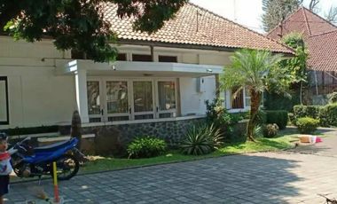 DISEWAKAN RUMAH COCOK BUAT RESTO DLL @ JL RIAU BANDUNG