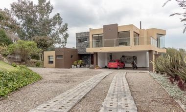casa en arriendo/venta en la calera. Cod V6444