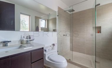 casa en arriendo/venta en la calera. Cod V6444