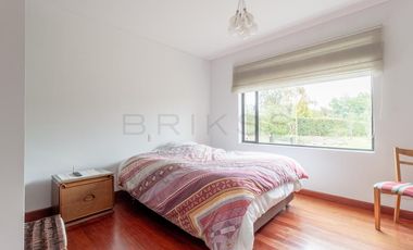 casa en arriendo/venta en la calera. Cod V6444