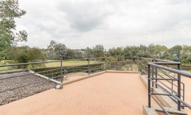casa en arriendo/venta en la calera. Cod V6444