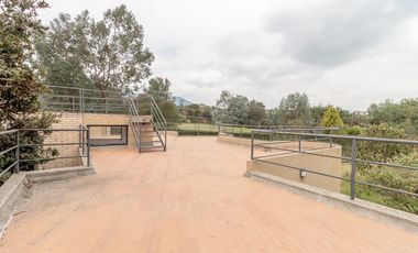 casa en arriendo/venta en la calera. Cod V6444