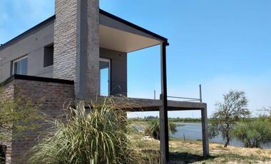 CASA A ESTRENAR FRENTE AL RIO  AL LADO DE COUNTRY SOLARES DE PAUCKE. AUTOPISTA SANTA FE -ROSARIO