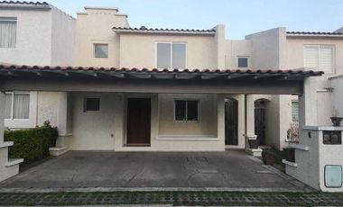 ***Casa en Renta en Villas del Castaño