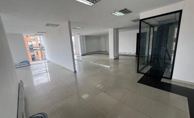 edificio en arriendo/venta en el chico. Cod A700202