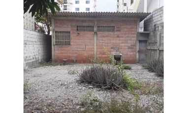 VENDO TERRENO centro de Salinas