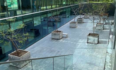 Local Comercial en Arriendo en Av Apoquindo/ Metro Manquehue