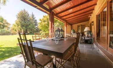 Casa estilo ingles en venta de 7 dorm. las brisas en Colina