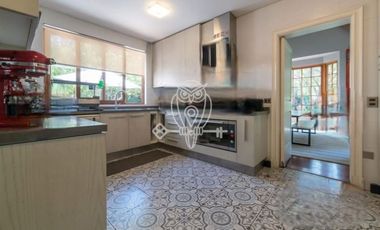 Casa estilo ingles en venta de 7 dorm. las brisas en Colina